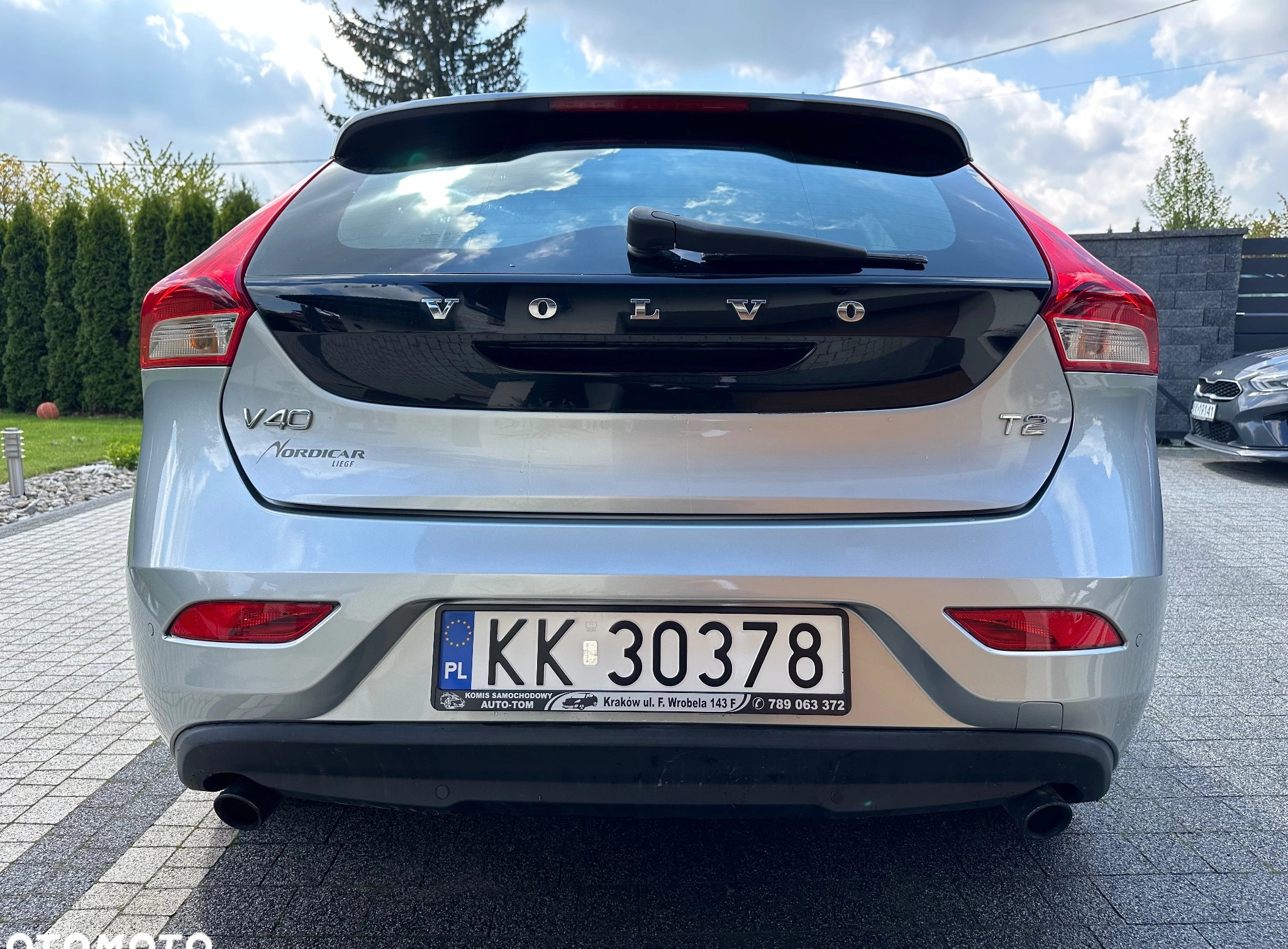 Volvo V40 cena 42500 przebieg: 170000, rok produkcji 2014 z Kraków małe 742